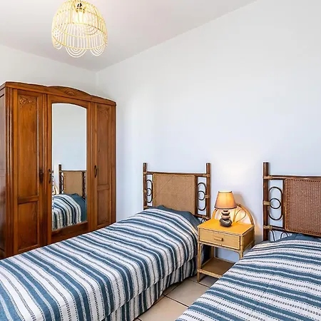 2 Bedroom Gorgeous In Serignan בית נופש *