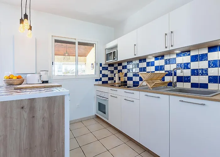 2 Bedroom Gorgeous In Serignan Ferienhaus
